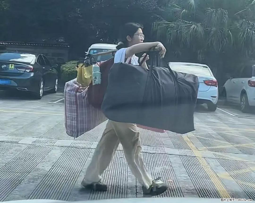 全网追的“扁担女孩”,找了一份暑假工,时薪12元 - 孝感生活资讯 - 孝感28生活网 xiaogan.28life.com