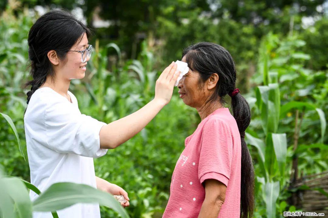 全网追的“扁担女孩”,找了一份暑假工,时薪12元 - 孝感生活资讯 - 孝感28生活网 xiaogan.28life.com